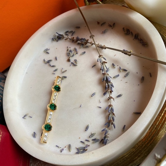 Swarovski S.A.L bar gold tone pin with green and white crystals - Picture 11 of 15